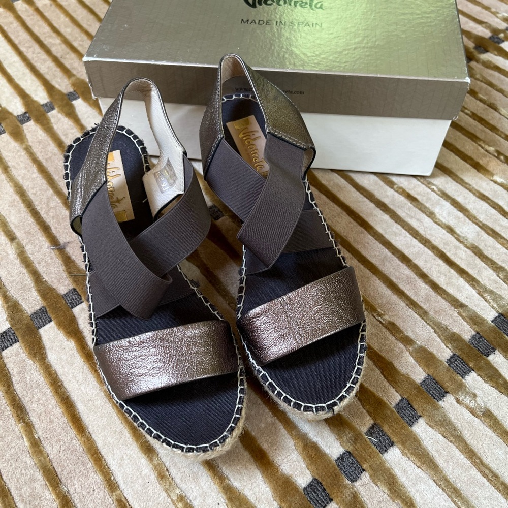 Vidorreta Pewter Leather Wedge Sandals